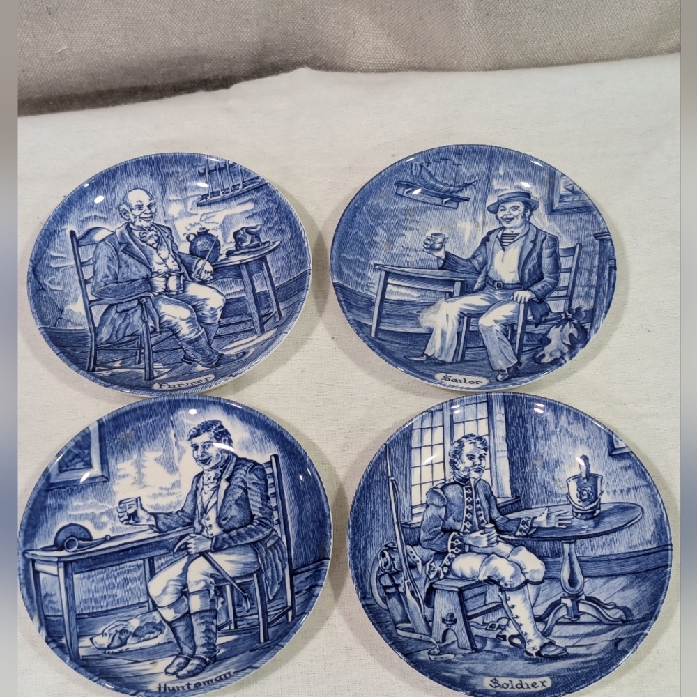 RUGGLES DISNEY HOTEL ENOCH WEDGWOOD TUNSTALL LTD 4" MINI PLATES 4 PCS BLUE WHT